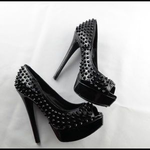Size 6 Steve Madden Heals